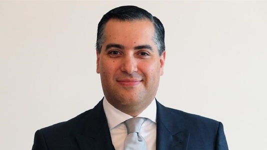 Ambasadorul libanez în Germania Mustapha Adib are prima şansă la funcţia de premier al Libanului