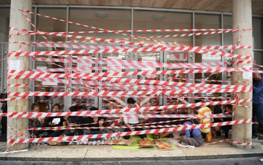 Conducerea Universităţi de Artă Dramatică şi Cinematografică de la Budapesta demisionează în semn de protest după ce Guvernul Orban numeşte un nou Cosiliu de Administraţie, denunţând privarea instituţiei de orice autonomie; studenţii ocupă instituţia