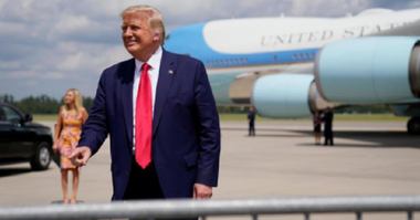 Trump îi îndeamnă pe alegătorii din North Carolina să voteze de două ori; ”Introducerea a două buletine în urnă este ilegală. Nu-l ascultaţi pe preşedinte”, avertizează ACLU