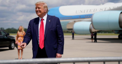 Trump îi îndeamnă pe alegătorii din North Carolina să voteze de două ori; ”Introducerea a două buletine în urnă este ilegală. Nu-l ascultaţi pe preşedinte”, avertizează ACLU