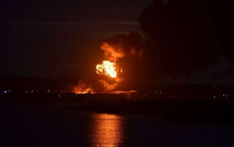 Explozii puternice provoacă un incendiu uriaş într-o zonă industrială în sud-estul Angliei; sute de persoane evacuate ”ca măsură de precauţie”