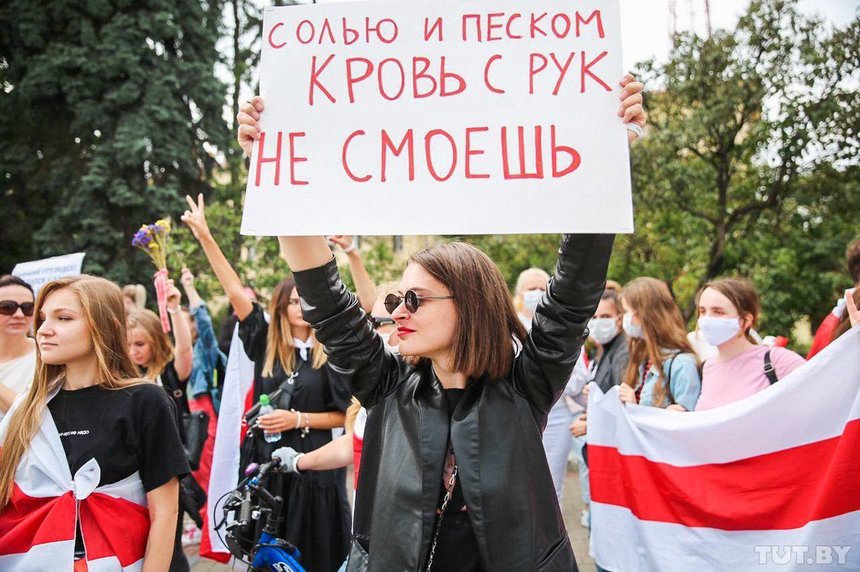 Mii de femei au protestat la Minsk faţă de Aleksandr Lukaşenko