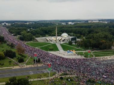 Belarus: Poliţia a reţinut zeci de protestatari în centrul oraşului Minsk