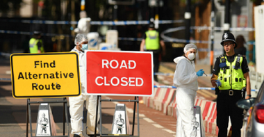 Un bărbat în vârstă de 27 de ani, arestat în urma agresiunilor cu cuţitul la Birmingham, soldate cu un mort şi şapte răniţi; primele elemente ale anchetei nu permit să se reţină ipoteza terorismului