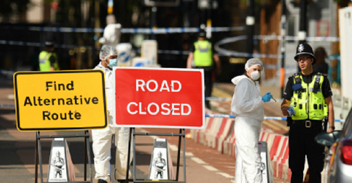 Un bărbat în vârstă de 27 de ani, arestat în urma agresiunilor cu cuţitul la Birmingham, soldate cu un mort şi şapte răniţi; primele elemente ale anchetei nu permit să se reţină ipoteza terorismului