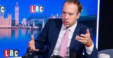 Londra vizează un vaccin împotriva covid-19 la începutul lui 2021; AstraZeneca şi Oxford încep să fabrice 30 de milioane de doze, ”înainte de aprobarea” vaccinului, anunţă Matt Hancock
