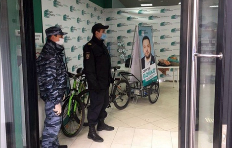 Activişti din opoziţia rusă, atacaţi într-un sediu din Siberia, înaintea alegerilor regionale de la 13 septembrie, cu un ”compus chimic”; este vorba despre un antiseptic de uz veterinar, stabileşte poliţia