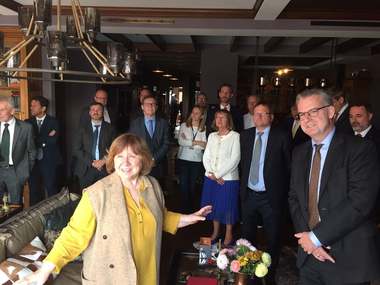 Ambasadorul român în Belarus şi alţi diplomaţi europeni, din nou în vizită la scriitoarea Svetlana Alexievici: Admirăm curajul şi perseverenţa în verbalizarea solicitării unui stat de drept - FOTO