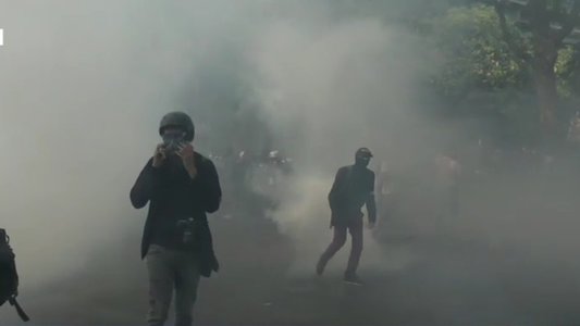 Paris: Protestele “vestelor galbene” s-au reluat, poliţia a folosit gaze lacrimogene