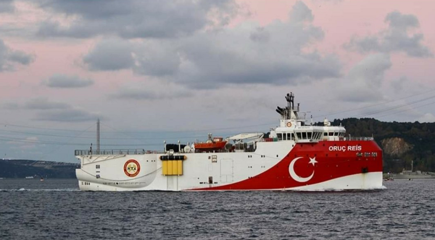 Nava turcă Oruc Reis, aflată în centrul tensiunilor dintre Turcia şi Grecia, s-a întors în port; Atena cumpără 18 avioane de luptă de tip Rafale