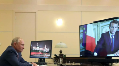 Macron denunţă, într-o convorbire la telefon cu Putin, o ”tentativă de asasinat” a lui Navalnîi şi cere Rusiei ”clarificări”