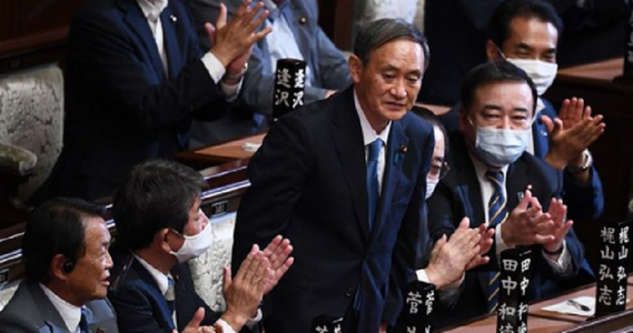 Yoshihide Suga, numit premier al Japoniei, sub semnul stabilităţii