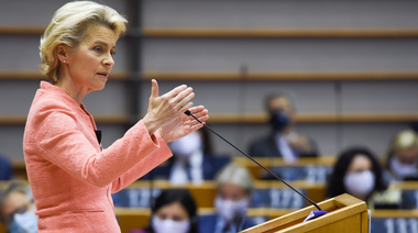 Von der Leyen îşi dezvăluie, în discursul despre starea Uniunii Europene, planul de bătaie în vederea relansării economice şi luptei împotriva modificărilor climatice