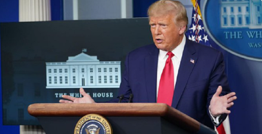 Trump promite, sub atacurile lui Biden, un vaccin împotriva covid-19 încă din octombrie