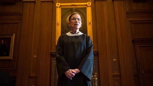 Celebrităţi şi politicieni i-au adus omagii judecătoarei Ruth Bader Ginsburg