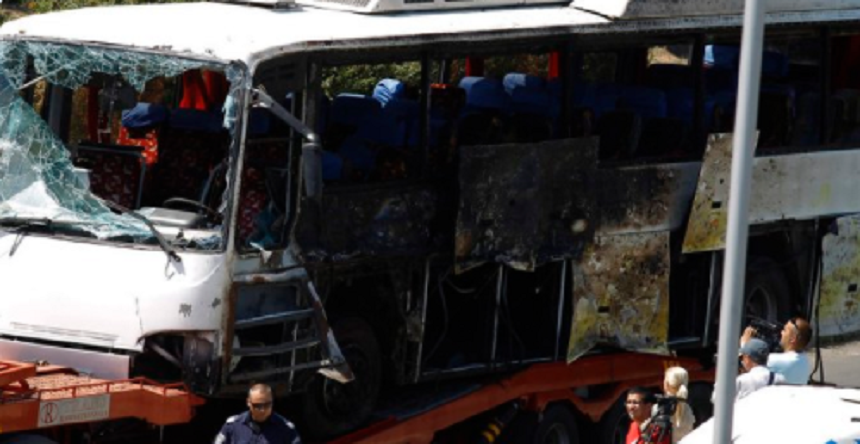 Doi libanezi acuzaţi în atentatul terorist de la Burgas din 2012 vizând un autocar cu turişti israelieni şi soldat cu şapte morţi, Meliad Ferah şi Hassan el Hajj Hassan, condamnaţi de justiţia bulgară, în contumacie, la închisoare pe viaţă