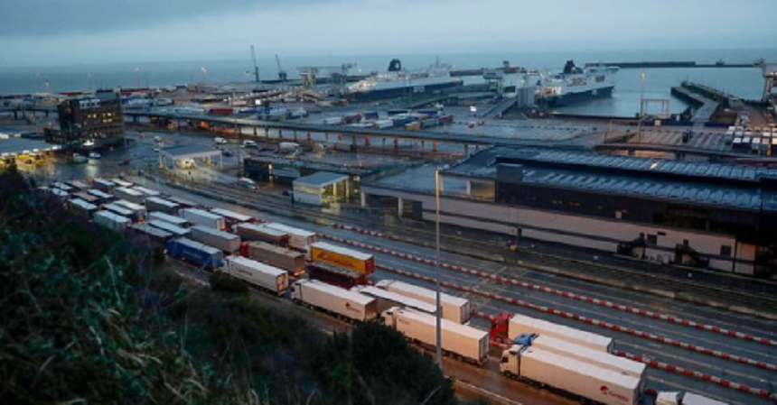Franţa respinge ”intimidări” britanice privind blocaje în transportul pe sub Canalul Mânecii după Brexit