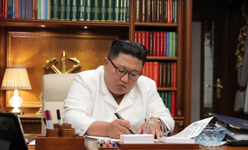 Kim Jong Un prezintă scuze pentru că i-a ”dezamăgit de preşedintele Moon Jae-in şi pe sud-coreeni”, după ce armata nord-coreeană a ucis un funcţionar sud-coreean care voia să dezerteze, un ”eveniment neaşteptat şi ruşinos”