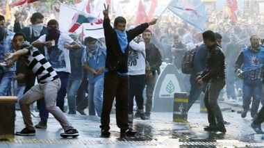 Turcia a ordonat vineri arestarea a 82 de oameni, inclusiv opozanţi politici kurzi, în legătură cu proteste care au avut loc în 2014