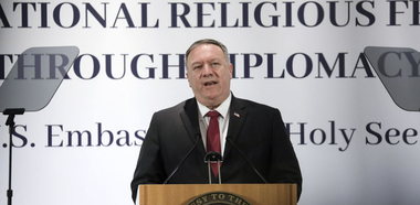Pompeo îl îndeamnă, la Roma, pe Papa Francisc ”să aibă curajul” să lupte împotriva persecuţiilor religioase, mai ales cu China, cu care Vaticanul este pe cale să prelungească un acord privind numirea episcopilor