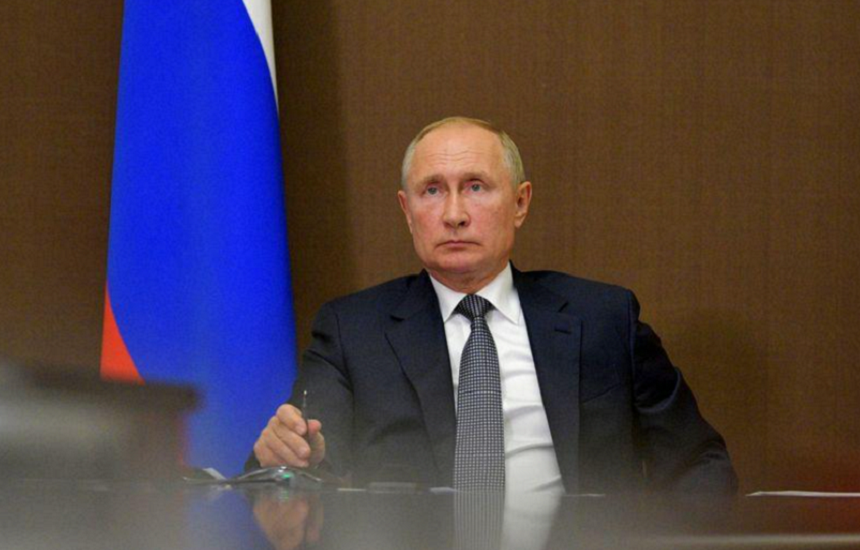 Putin îl avertizează pe Macron că încercări de amestec în Belarus sunt ”inaccptabile”