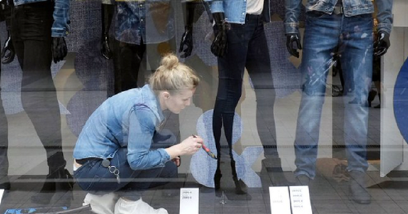 Grupul suedez de îmbrăcăminte H&M, amendat cu peste 35 de milioane de euro în Germania, în urma supravegherii şi profilajului angajaţilor la Nürnberg