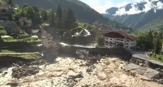 Intemperii în Alpii Maritimi - O mie de pompieri în căutarea dispăruţilor