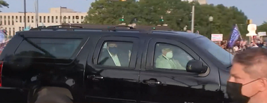 Trump, criticat de experţi medicali după ce a părăsit spitalul pentru a-şi saluta susţinătorii - VIDEO