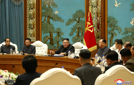 Kim jong Un ordonă o campanie de 80 de zile în vederea relansării economiei nord-coreene, înaintea marcării a 75 de ani de la înfiinţarea Partidului Muncitorilor şi unui congres excepţional în ianuarie