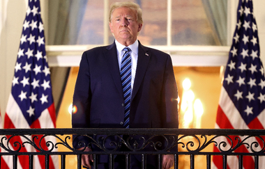 Trump îl cataloghează pe Biden drept ”ţăcănit” şi atacă presa ”fake news”