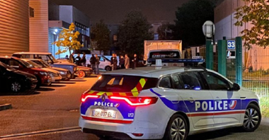 Doi poliţişti francezi răniţi cu armele din dotare, furate în timpul unei misiuni de supraveghere în Val-d'Oise