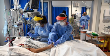 Anglia îşi reactivează spitalele de campanie şi îşi unifică restricţiile locale în lupta împotriva celui de-al doilea val al epidemiei de covid-19