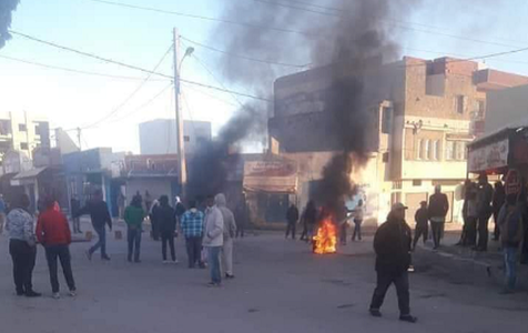 Manifestaţie de furie în Tunisia, după uciderea unui bărbat într-un chioşc demolat de către autorităţi