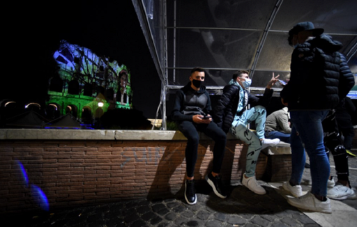 Regiunea italiană Latium, în care se află Roma, se pregăteşte să impună o interdicţie de circulaţie pe timpul nopţii din cauza covid-19; Italia înregistrează un vârf de 15.199 de contaminări