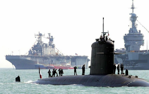 Submarinul nuclear de atac francez Perle urmează să fie reparat, anunţă Florence Parly, prin sudarea părţii din faţă a submarinului Saphir, din aceeaşi clasă, în locul părţii distruse de flăcări
