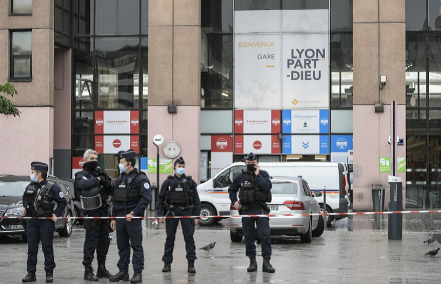Gara Part-Dieu din Lyon, evacuată după ce un bărbat ameninţă să o arunce în aer