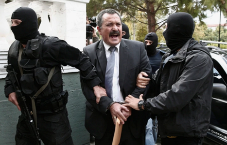 Numărul doi în partidul neonazist grec Zori Aurii Christos Pappas fuge pentru a scăpa de închisoare