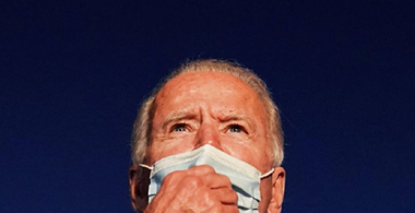 Biden îl atacă pe Trump şi-l acuză că a capitulat în faţa covid-19