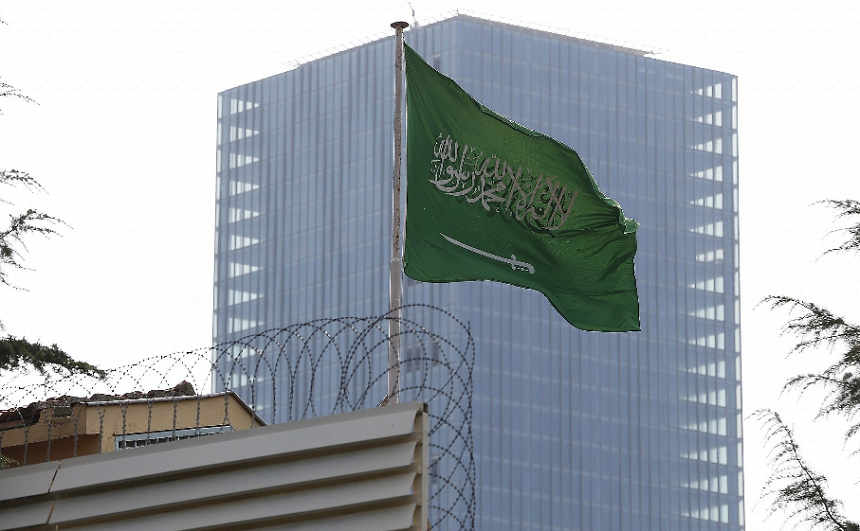 Arabia Saudită condamnă caricaturile franceze ale profetului Mahomed şi orice încercare de a lega islamismul de terorism, fără să îndemne la boicotarea produselor franţuzeşti