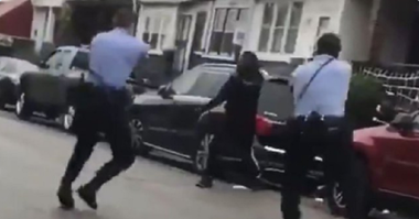 Val de violenţe la Philadelphia, după uciderea lui Walter Wallace Jr., un tânăr bipolar de culoare, de către doi poliţişti; 30 de poliţişti răniţi şi 91 de arestări în confruntări cu forţele de ordine