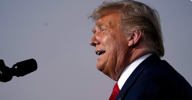 Trump nu vrea, cu şapte zile înainte de alegeri, să mai audă de pandemia covid-19, principalul atu al lui Biden 