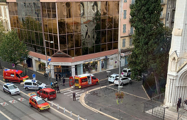 UPDATE-Trei morţi şi mai mulţi răniţi într-un atac cu arma albă la Bazilica Notre-Dame din Nisa; autorul, reţinut de poliţie; primarul oraşului evocă un atac terorist; o victimă ar fi fost decapitată, iar alta tăiatăla gât; parchetul antiterorist deschide