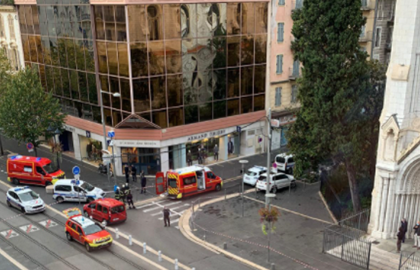 UPDATE-Trei morţi şi mai mulţi răniţi într-un atac cu arma albă la Bazilica Notre-Dame din Nisa; autorul, reţinut de poliţie; primarul oraşului evocă un atac terorist; o victimă ar fi fost decapitată, iar alta tăiatăla gât; parchetul antiterorist deschide o anchetă