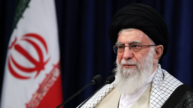 Susţinerea lui Macron faţă de caricaturile profetului Mahomed, un ”act stupid”, denunţă liderul suprem iranian Ali Khamenei într-un mesaj adresat tineretului francez