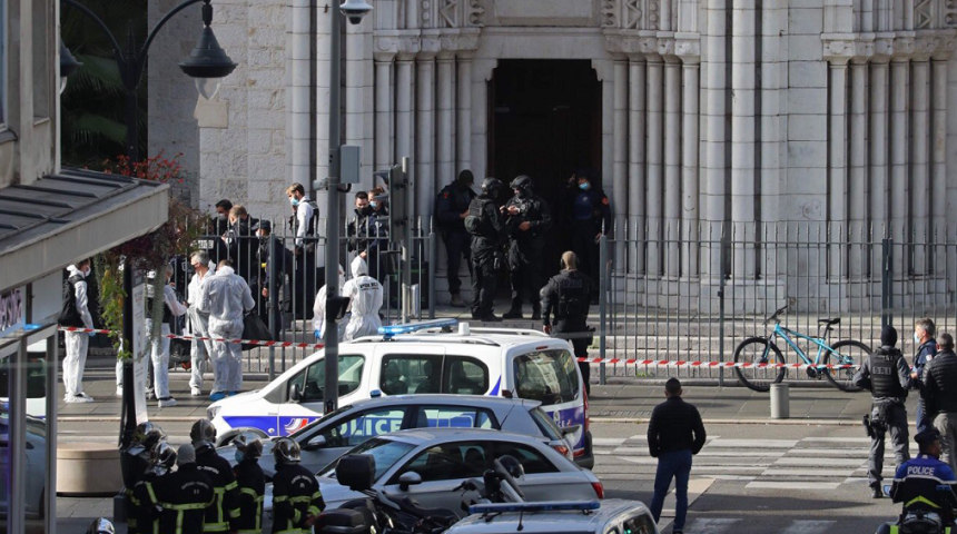Biserica Catolică franceză denunţă atacul de la Bazilica Notre-Dame din Nisa drept un act ”incalificabil” şi îşi exprimă dorinţa ca ”creştinii să nu devină o ţintă de ucis”