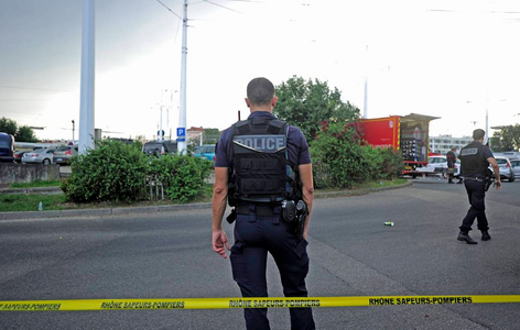 Un islamist radicalizat, înarmat cu un cuţit de 30 de centimetri, reţinut în centrul Lyonului