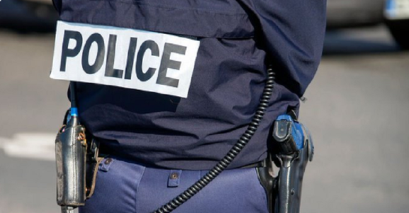Poliţist, agresat cu cuţitul în arondismentul al XV-lea la Paris