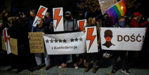 Zeci de mii de oameni sfidează restricţiile împotriva covid-19 şi manifestează în Polonia împoriva controversatei hotărâri a Tribunalului Constituţional împotriva avortului