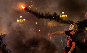 Ciocniri între manifestanţi şi poliţie la Barcelona, în urma restricţiilor de circulaţie în lupta împotriva covid-19