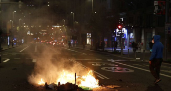 Premierul spaniol Pedro Sanchez denunţă o serie de manifestaţii violente în Spania împotriva restricţiilor sanitare